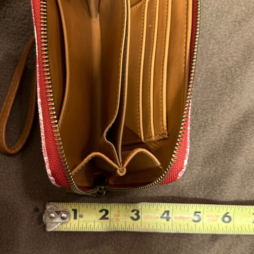 Patterned Women’s Wristlet Wallet - Picture 5 of 5